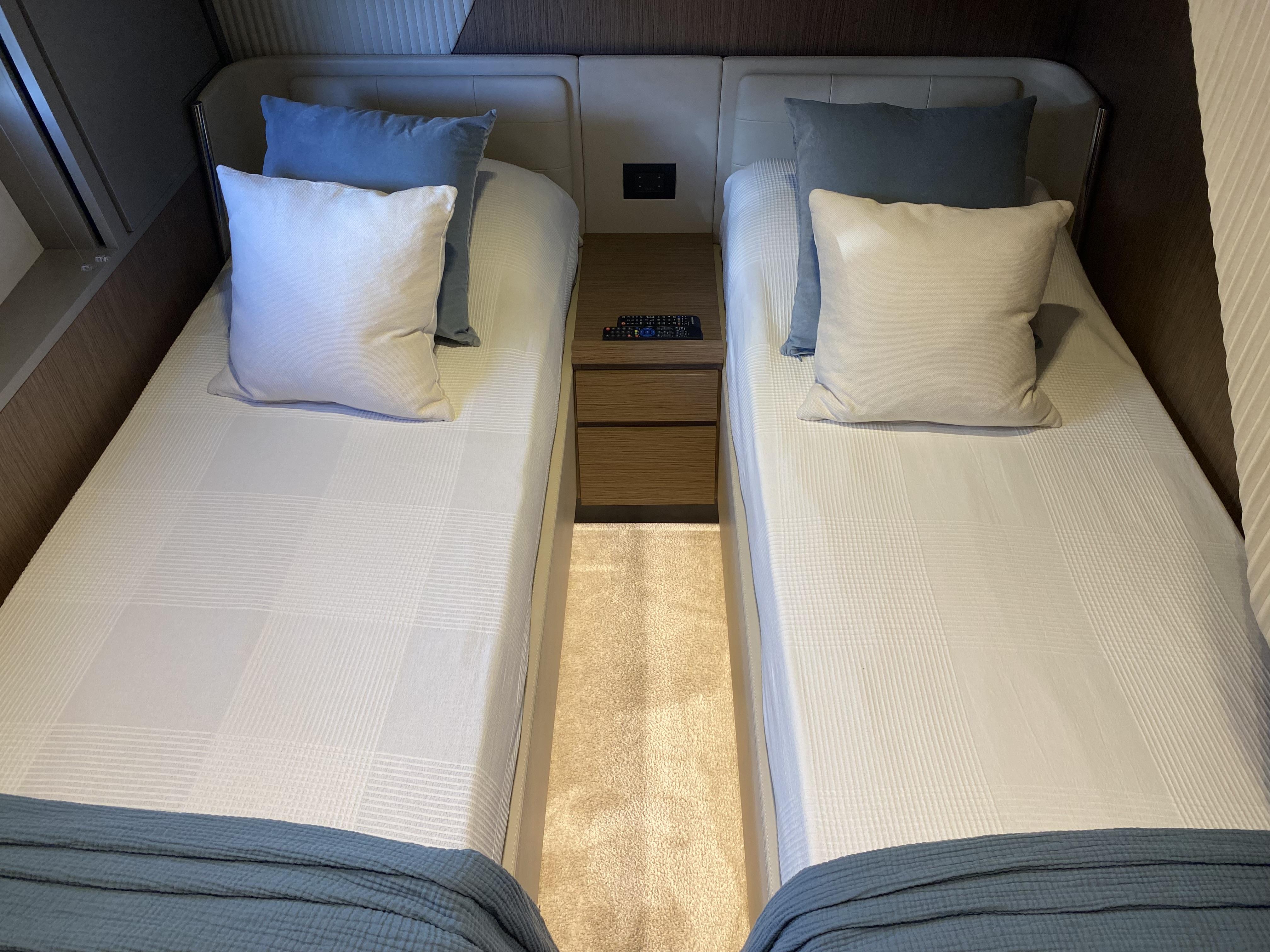 2022 FERRETTI YACHTS 720 